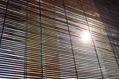 Panjur arka plan sayesinde güneş ışınlarının