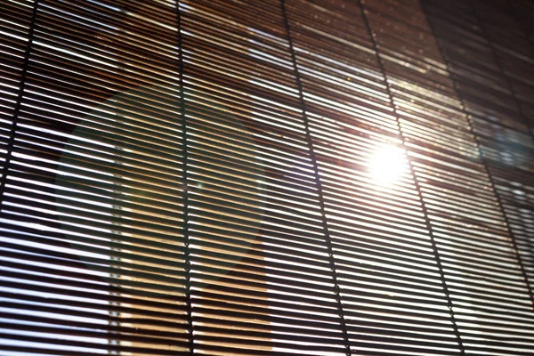 阳光透过百叶窗背景的光线 — 图库照片