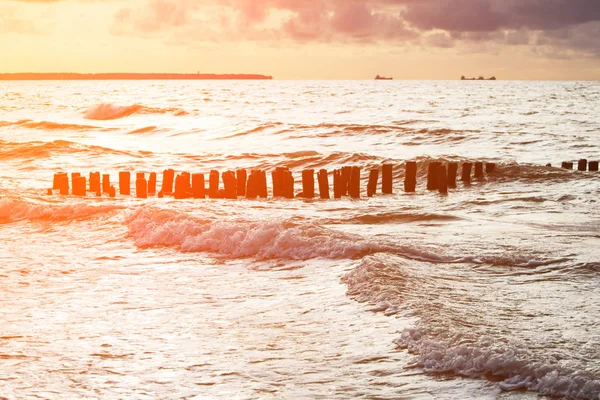 Vista Dos Quebra Mares Mar Pôr Sol Tonificada — Fotografia de Stock