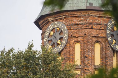 kule üzerinde güzel antika saat