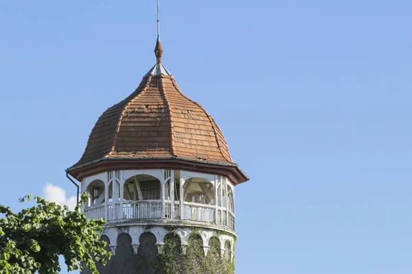 Vecchia Cupola Piastrellata Sulla Torre — Foto Stock