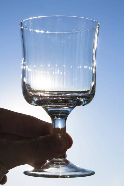 Überprüfen Sie Die Reinheit Des Glases Auf Dem Licht — Stockfoto