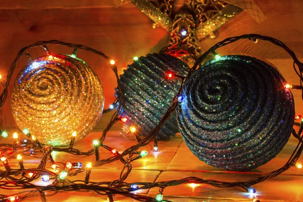 Hermosas Bolas Navidad Con Guirnalda —  Fotos de Stock