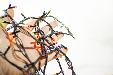 elinde Festival çelenk