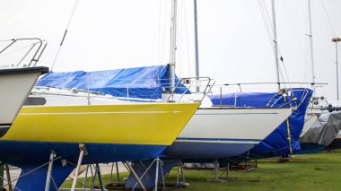 Sahilde otopark tekne