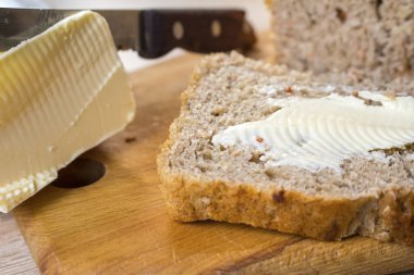 iştah açıcı taze ekmek ve tereyağı