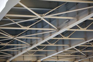 sağlam metal destek yapısı