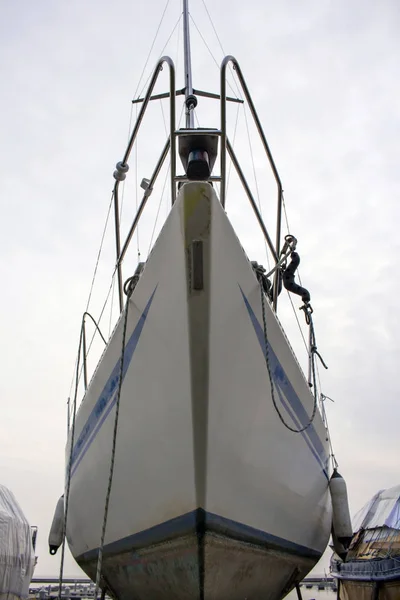 Een Kleine Vissersboot Door Pier — Stockfoto