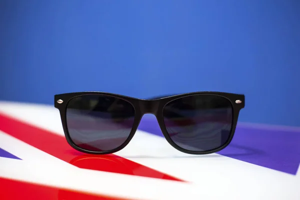 Okulary Przeciwsłoneczne Czarny Moda Stole — Zdjęcie stockowe