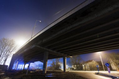 Köprünün altında geceleri