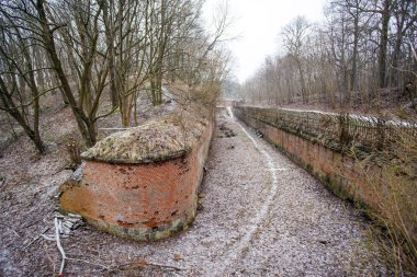 Kaliningrad kırmızı tuğla üzerinden eski Alman tahkimatı