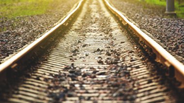 Tonda, bırakarak demiryolu raylar