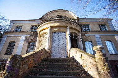 güzel eski ihmal edilen ve terk edilmiş ev