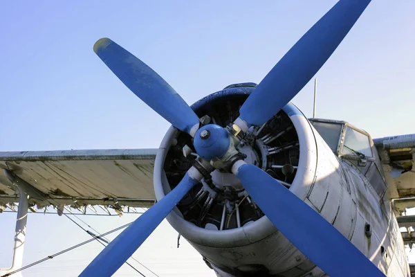 Csavar Pilótafülke Egy Régi Egymotoros Repülőgép — Stock Fotó