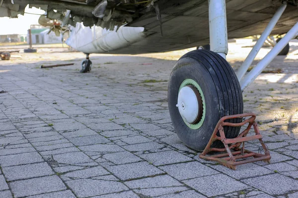 Kasa Eski Tek Motorlu Uçak — Stok fotoğraf