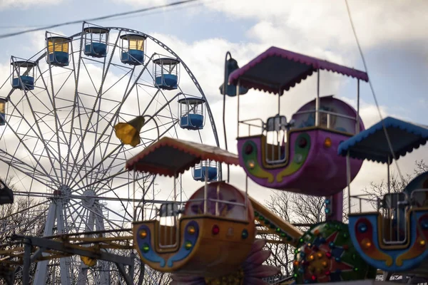 Een Reuzenrad Een Pretpark — Stockfoto