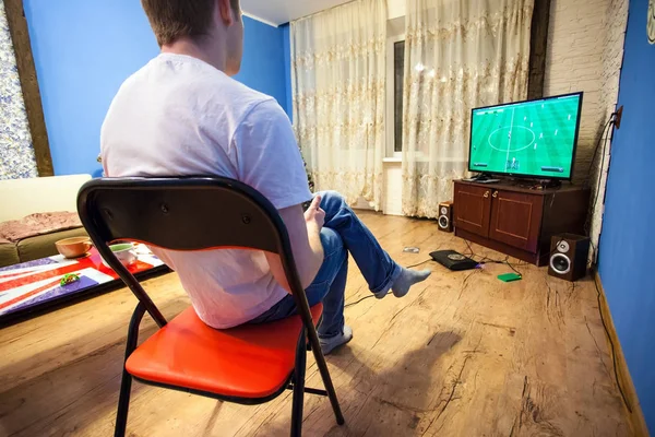 Giovane Ragazzo Che Gioca Calcio Sulla Console — Foto Stock