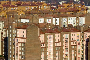 bir yerleşim bölgesinde apartman binaları