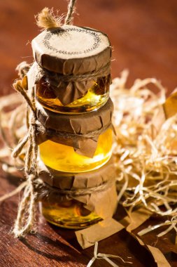 bal ve fındık ile küçük kavanoz