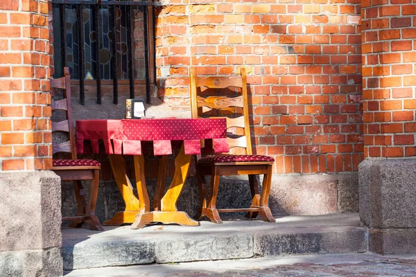 Уютный Столик Уличном Кафе — стоковое фото