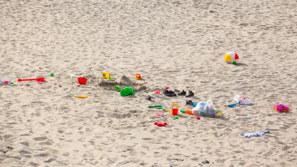 Children Toys Scattered Beach — Stock Photo, Image