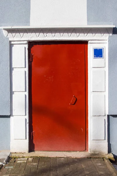 Красная Дверь Входу — стоковое фото