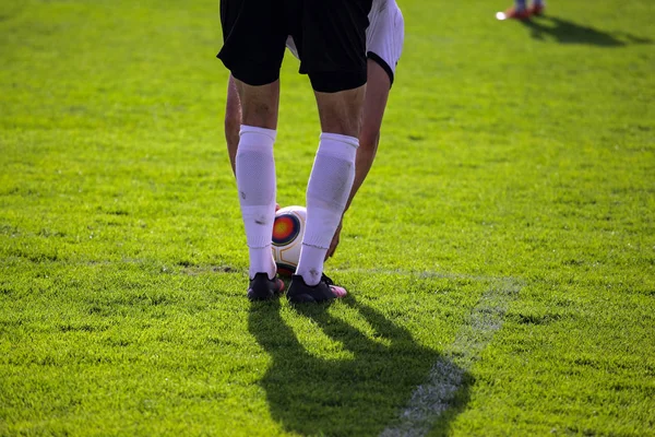 Voetbal Brengt Bal Het Gazon — Stockfoto