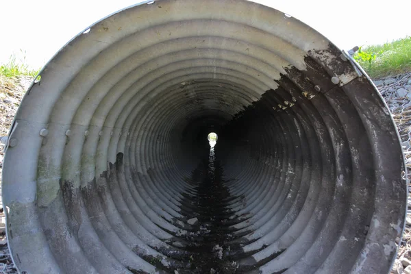 Widok Wewnątrz Rury Kanalizacyjnej Duży — Zdjęcie stockowe