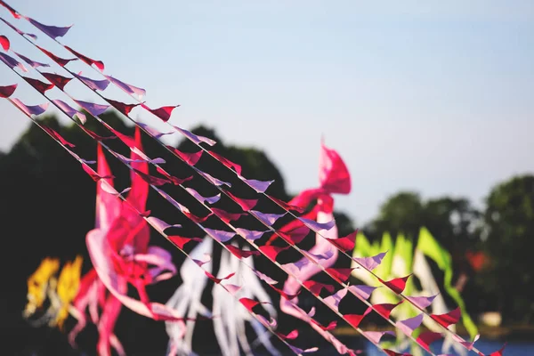 Festival Linten Vlaggen Wapperen Windafwaarts Afgezwakt — Stockfoto