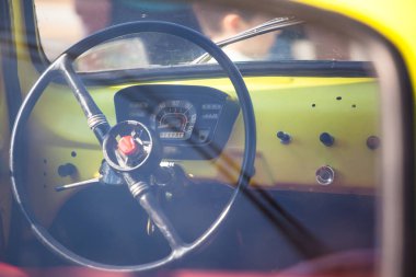 direksiyon simidi ve gösterge paneli retro otomatik