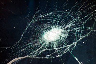 Cam etkisi üzerinde büyük çatlaklar