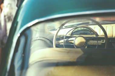 direksiyon simidi ve gösterge paneli retro otomatik, retro tonda