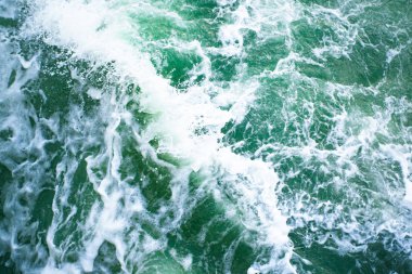 Beyaz Köpük, arka plan, doku ile turkuaz okyanus su yüzeyine
