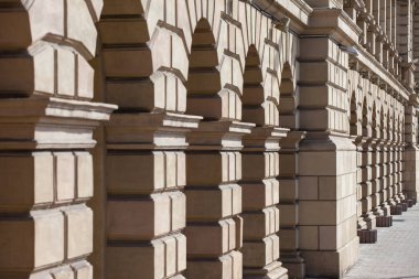 bej tarihi binanın duvarının