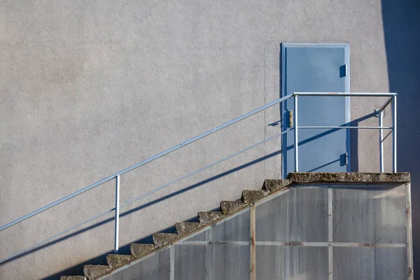 Vue Latérale Escalier Menant Porte Fermée — Photo