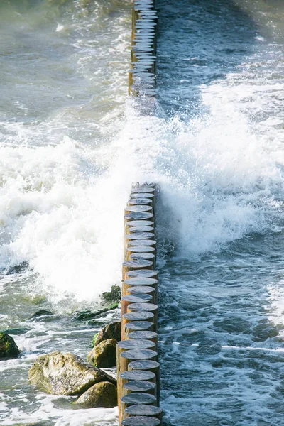 防波堤と波と海 — ストック写真