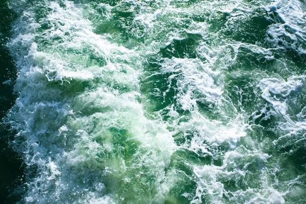 Поверхность Бирюзовой Морской Воды Белой Пеной Фон Текстура — стоковое фото