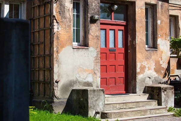 Red Front Door Old Building — Stock Photo, Image