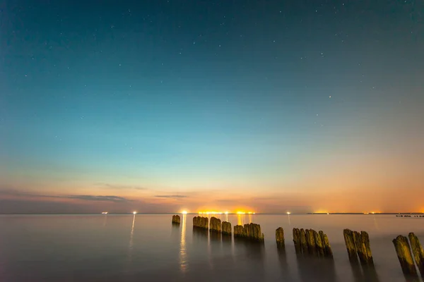 Superfície Lisa Mar Quebra Mares Crepúsculo Sob Estrelas Para Longa — Fotografia de Stock