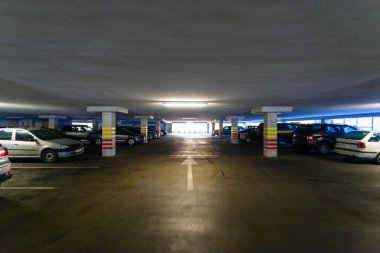 binanın içinde park