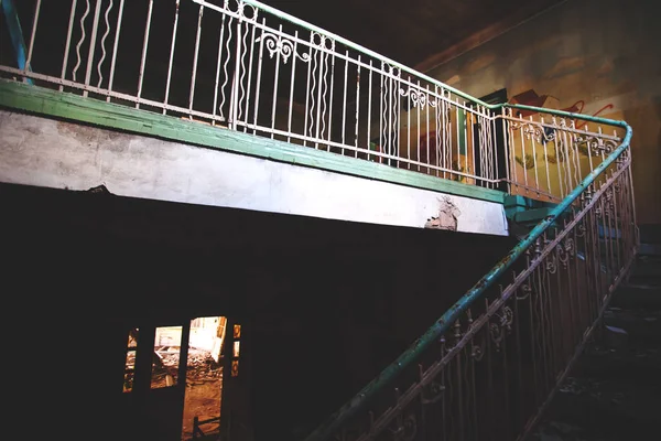 Sötét Belső Tér Sötét Szobában Lépcsők Korlátok Retro Tónusú — Stock Fotó