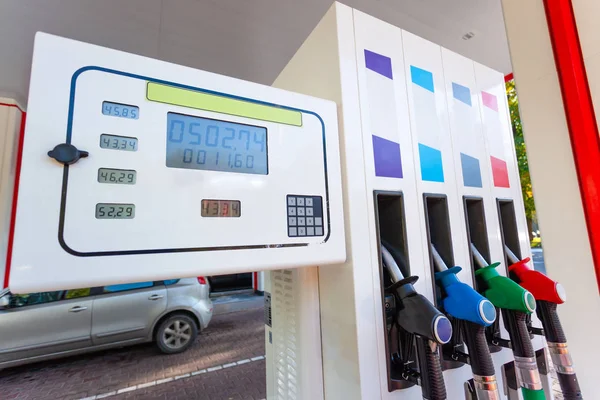 Postos Gasolina Pistolas Reabastecimento Num Posto Gasolina — Fotografia de Stock