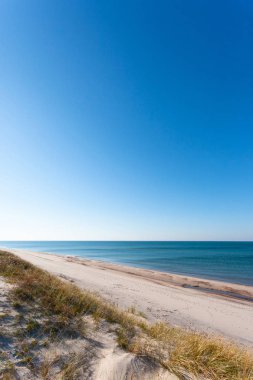parlak vahşi plaj beyaz kum mavi deniz, Curonian Spit Milli Parkı