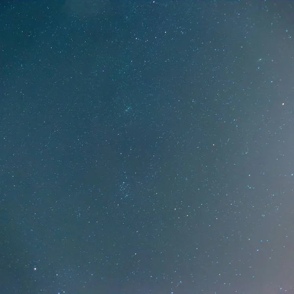 Εκατοντάδες Των Αστεριών Στο Νυχτερινό Ουρανό Φόντο — Φωτογραφία Αρχείου