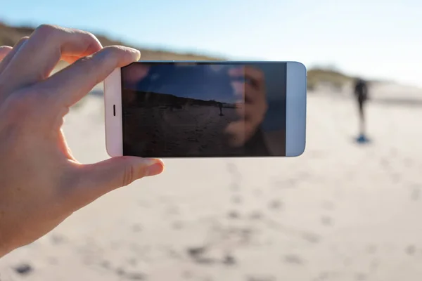 Close Smartphone Mão Com Câmera Ligada — Fotografia de Stock