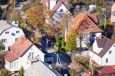 küçük rahat özel evler ile sokak