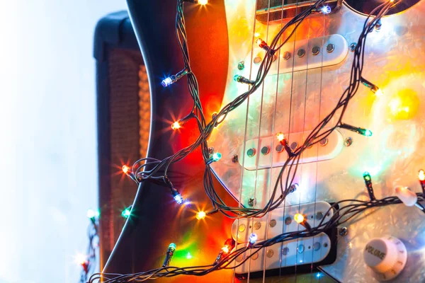 Electric Guitar Heldere Kleuren Van Feestelijke Verlichting Van Krans — Stockfoto