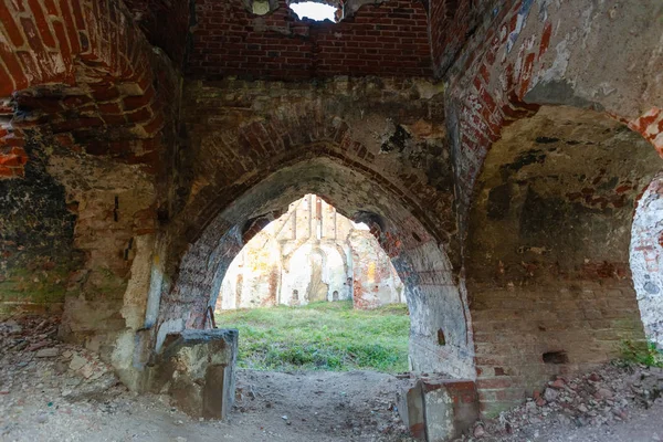 Las Ruinas Del Campanario Antigua Iglesia Medieval Ladrillo Rojo Vista — Foto de Stock