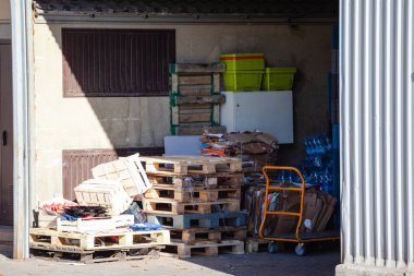 süpermarket girişinde dökümü