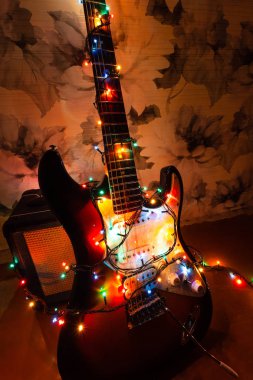Elektro gitar Garland Festival ışıkların parlak renklerde